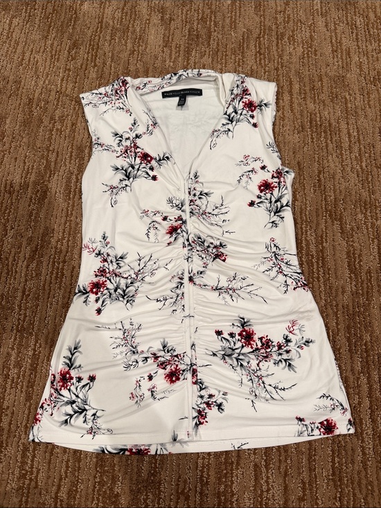 White House Black Market Tops - White House Black Market White Floral Ruched Sleeveless Top with Red Accents